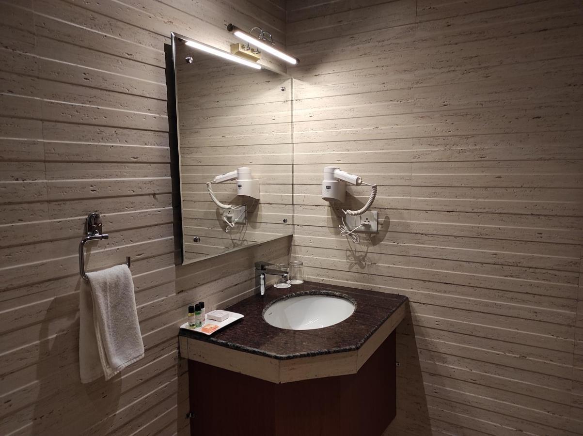 Aaroham The Watergate Hotel Bhīm Tāl المظهر الخارجي الصورة